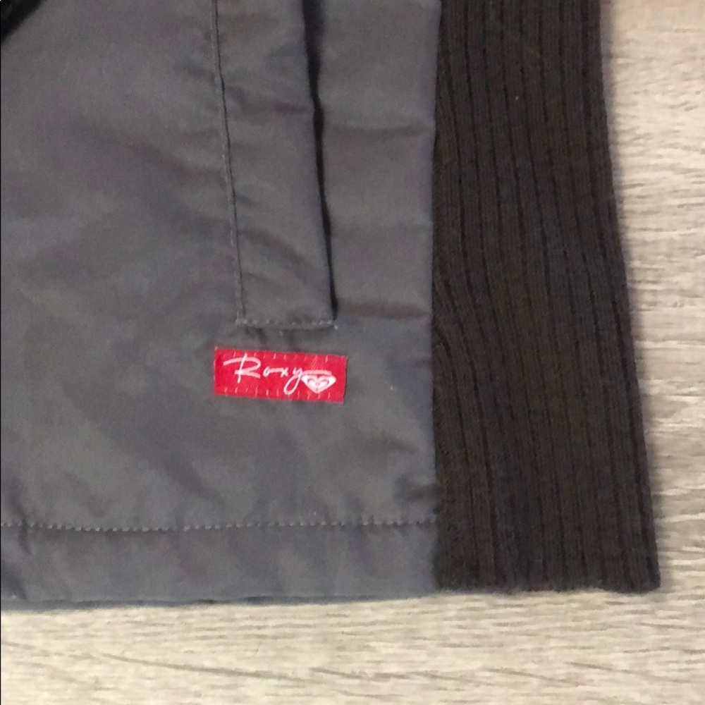 NWT Roxy Women’s Snowboarding jacket - Picture 2 of 7